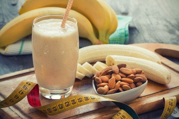 Meat with banana and almond